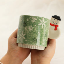 Carica l&#39;immagine nel visualizzatore di Gallery, Christmas Hand-Painted Ceramic Mug
