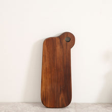 Carica l&#39;immagine nel visualizzatore di Gallery, Walnut Wood Cutting Board
