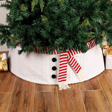 Carica l&#39;immagine nel visualizzatore di Gallery, Knitted White Scarf Christmas Tree Skirt
