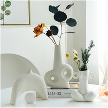 Carica l&#39;immagine nel visualizzatore di Gallery, Luna Luxury Art Vase
