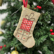 Carica l&#39;immagine nel visualizzatore di Gallery, Linen Embroidered Christmas Stockings
