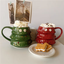 Carica l&#39;immagine nel visualizzatore di Gallery, Christmas Tree Smart Little Eyes Ceramic Mug
