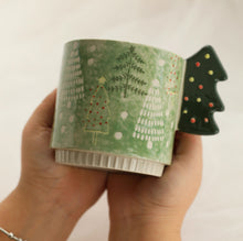 Carica l&#39;immagine nel visualizzatore di Gallery, Christmas Hand-Painted Ceramic Mug
