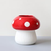 Carica l&#39;immagine nel visualizzatore di Gallery, Mushroom Ceramic Vase
