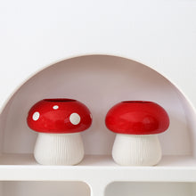 Carica l&#39;immagine nel visualizzatore di Gallery, Mushroom Ceramic Vase
